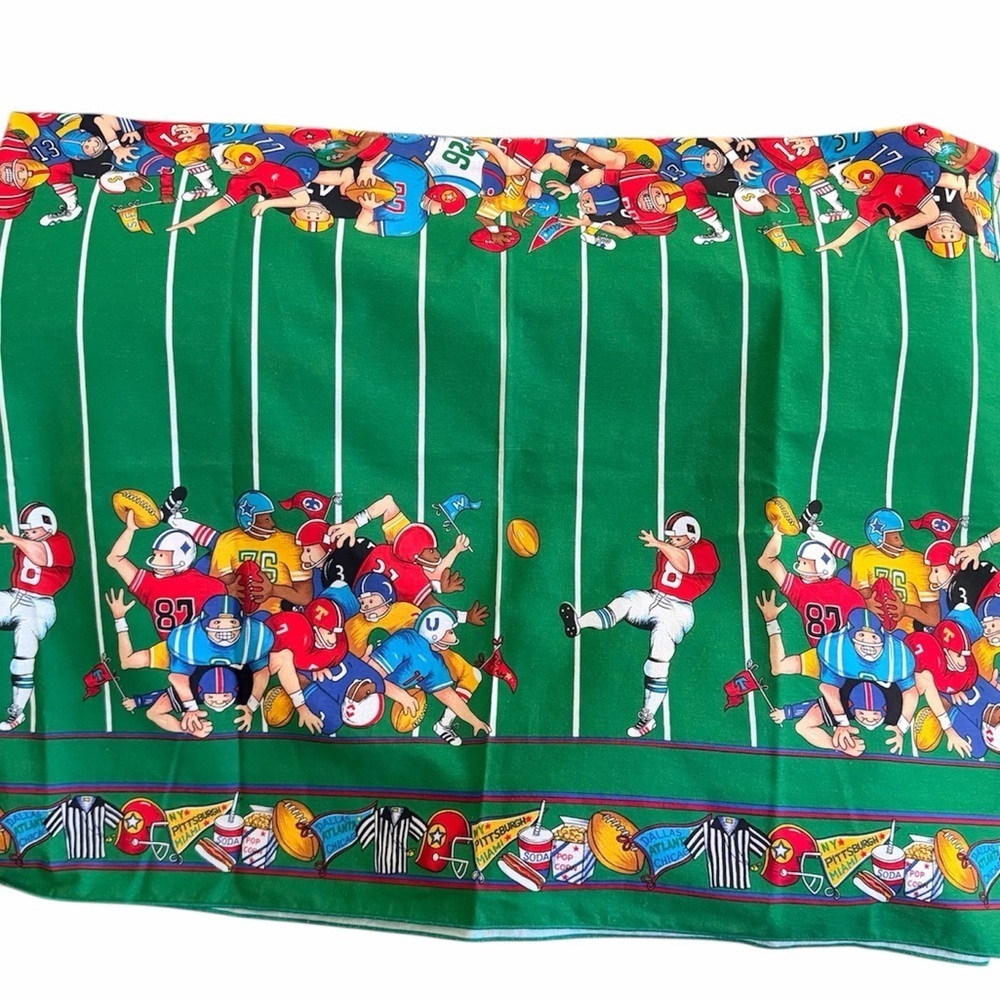 Vintage Fashion Industries 1995 Football Party Tablecloth 60" x 80" - Picture 2 of 8